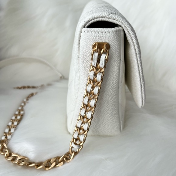 SOLD Chanel 22P Small Melody Flap - Picture 4 of 12